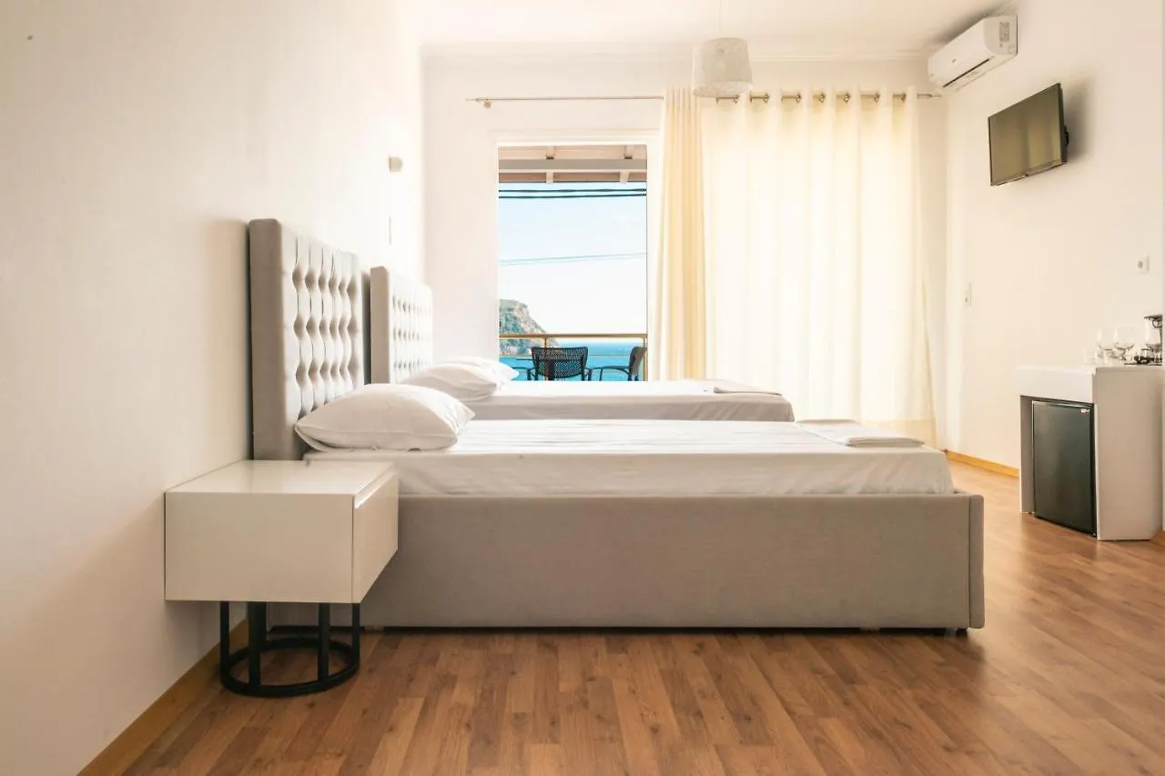Ionio Rooms I Himare